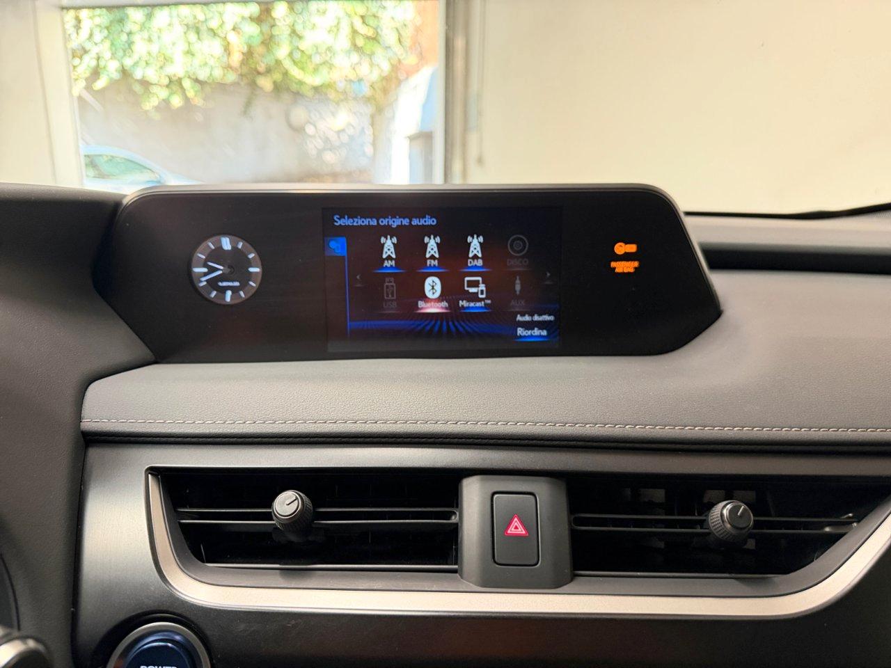 Lexus UX 250h 2.0 Midnight 2wd cvt