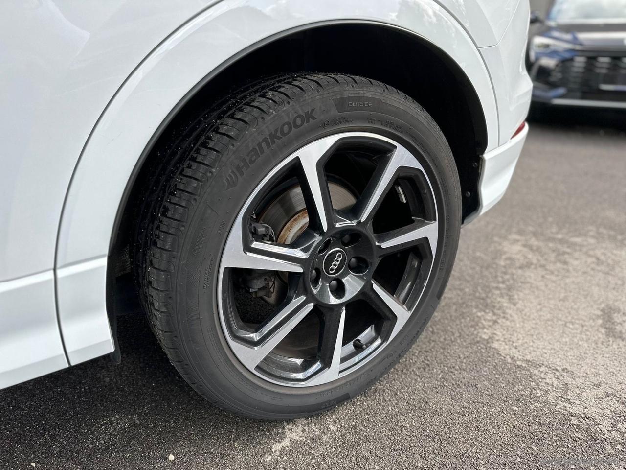 AUDI Q3 35 TFSI S line edition