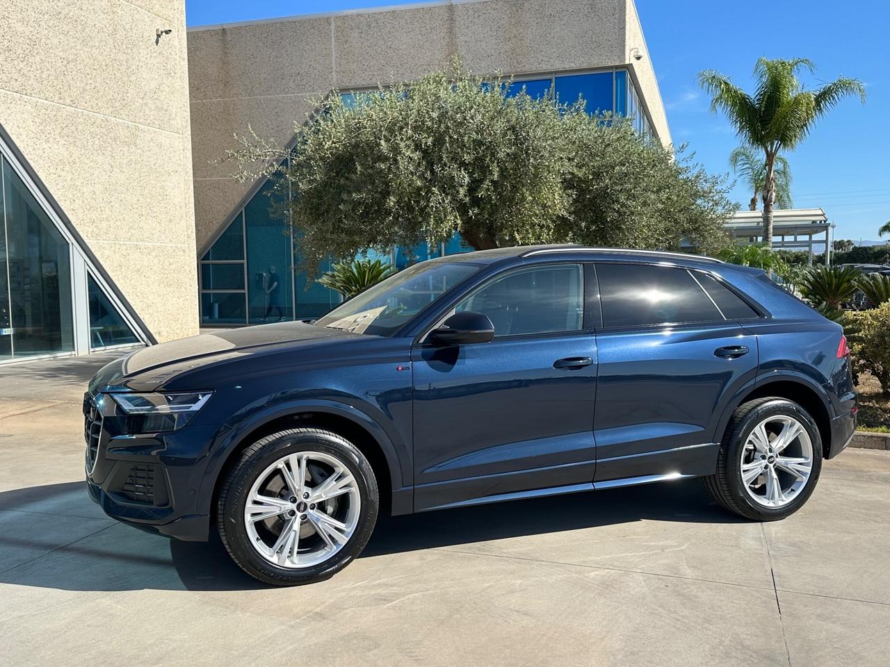 Audi Q8 45 tdi Sline possibilità noleggio no scoring