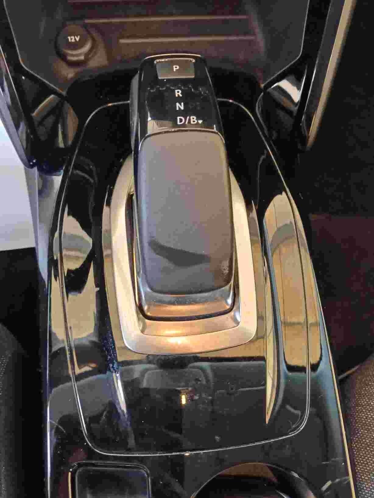 Peugeot 208 motore elettrico 136 CV 5 porte Active