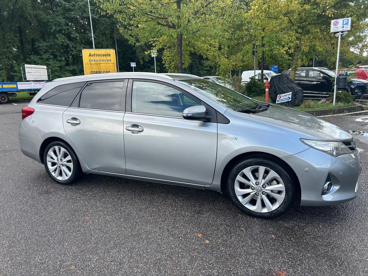 Toyota Auris 1.8 Hybrid Business