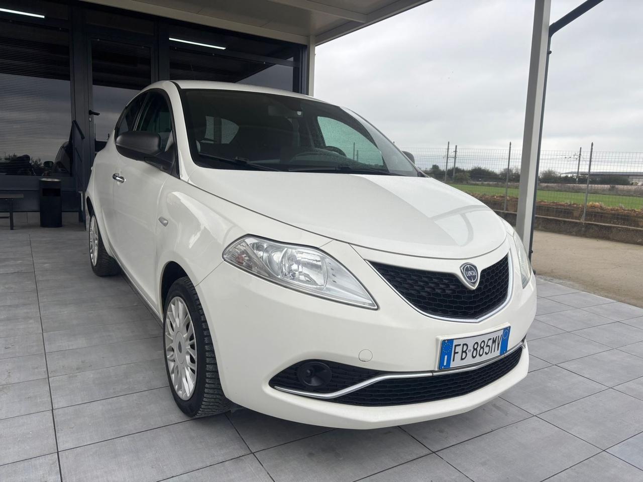 Lancia Ypsilon 1.2 69 CV 5 porte Silver