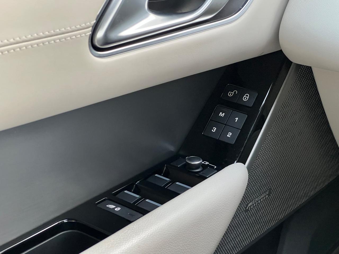 Land Rover Range Velar 3.0D l6 300 CV R-Dynamic HSE