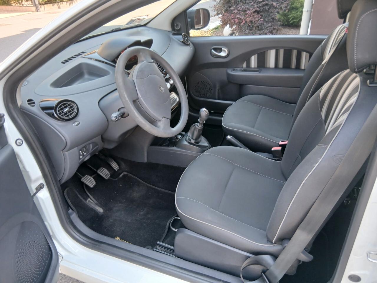 Renault Twingo 1.2 night & day unico prop tua a € 158 mese