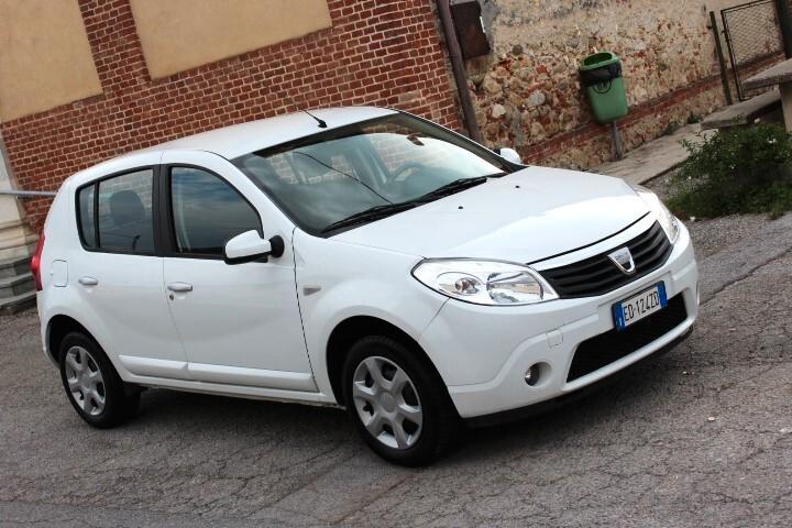 Dacia Sandero 1.2 16V Lauréate NEOPATENTATI CLIMATIZZATA PNEUMATICI MICHELINE ALPIN