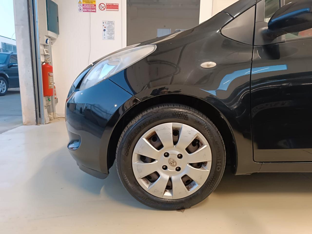 Toyota Yaris 1.3 5 porte Luna