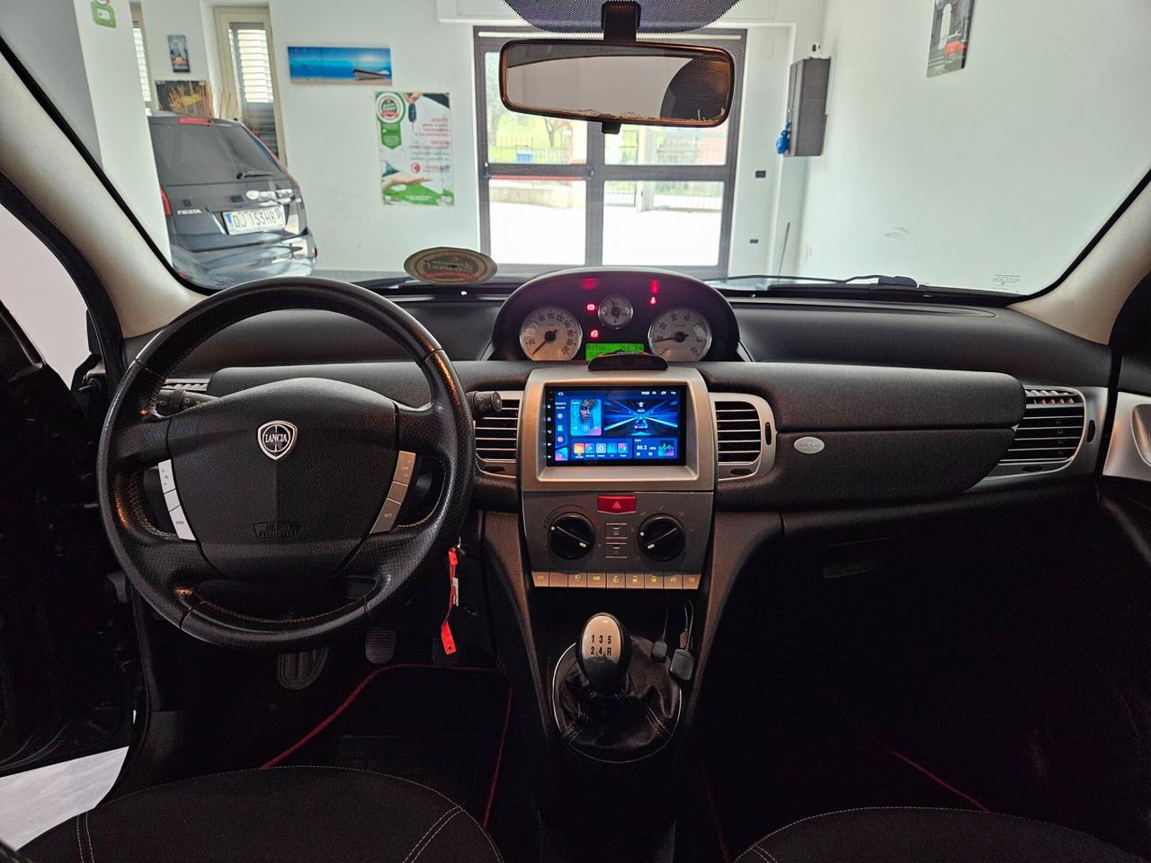 Lancia Ypsilon 1.3 MJT 90 CV MomoDesign