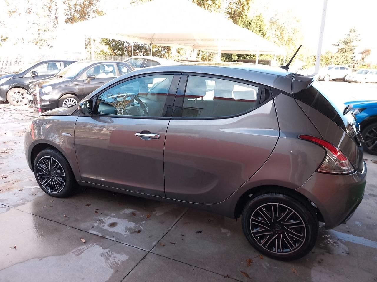 Lancia Ypsilon 1.0 FireFly 5 porte S&S Hybrid Gold km 29000 monitor android sensori GARANZIA TOTALE