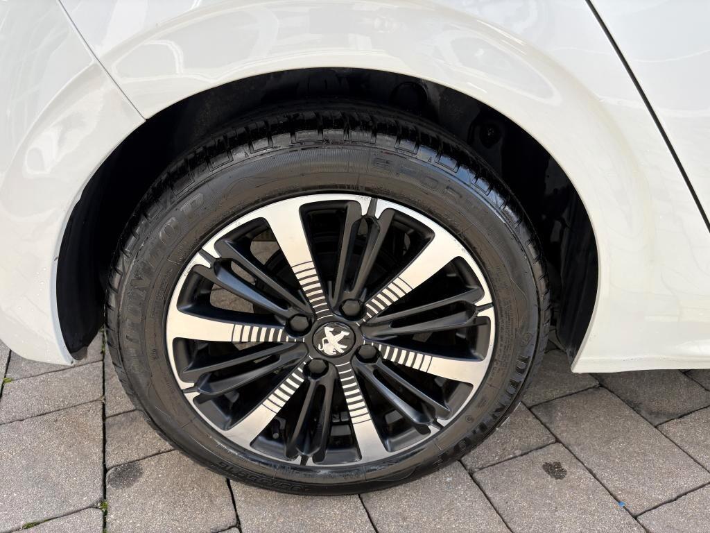 Peugeot 208 PureTech 5 porte Signature