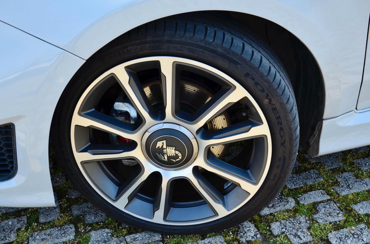 ABARTH 595C TURISMO 1.4 TURBO 165cv, UNICOPROPRIETARIO, UFF ITALIANA, SERVICE DIMOSTRABILI, SCARICO MONZA, FARI XENO, APPLE ANDROID, PERMUTE