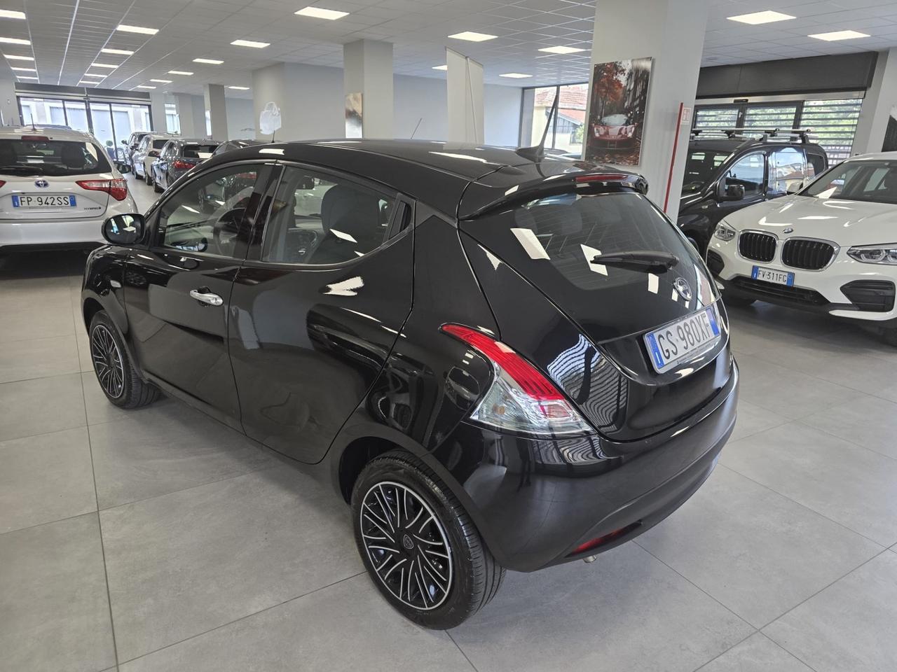Lancia Ypsilon 1.0 Hybrid 70cv anno 2024 km 68000