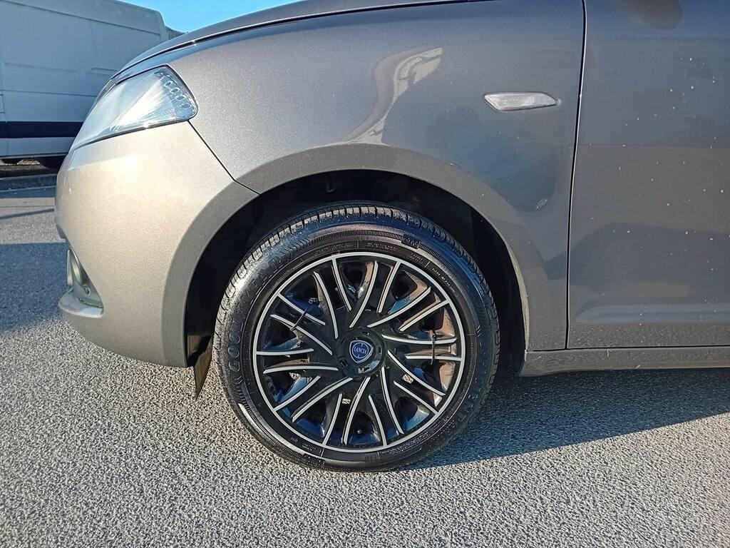 Lancia Ypsilon 5 Porte 1.0 FireFly Hybrid Silver