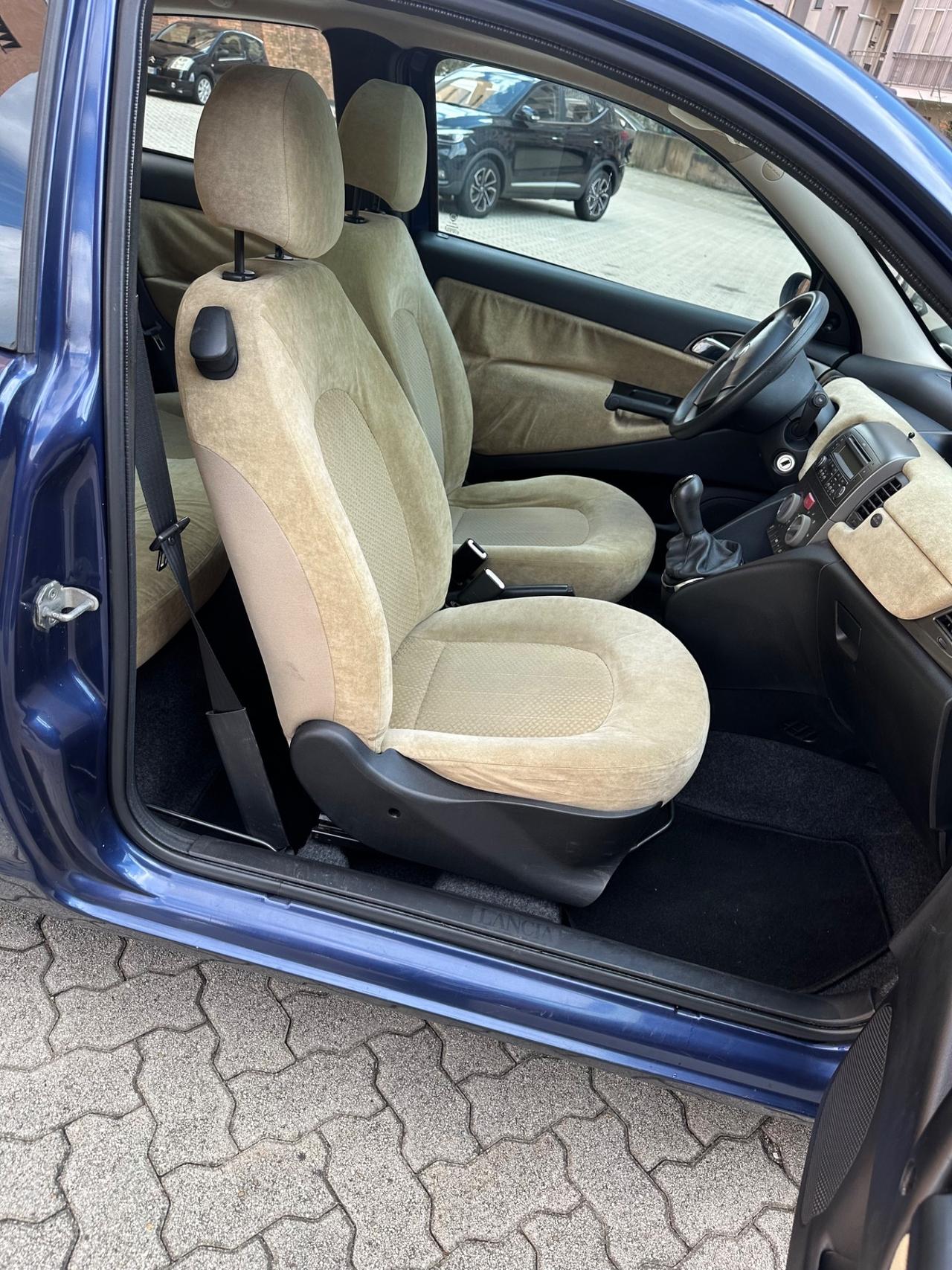 Lancia Ypsilon 1.3 MJT 90 CV Platino