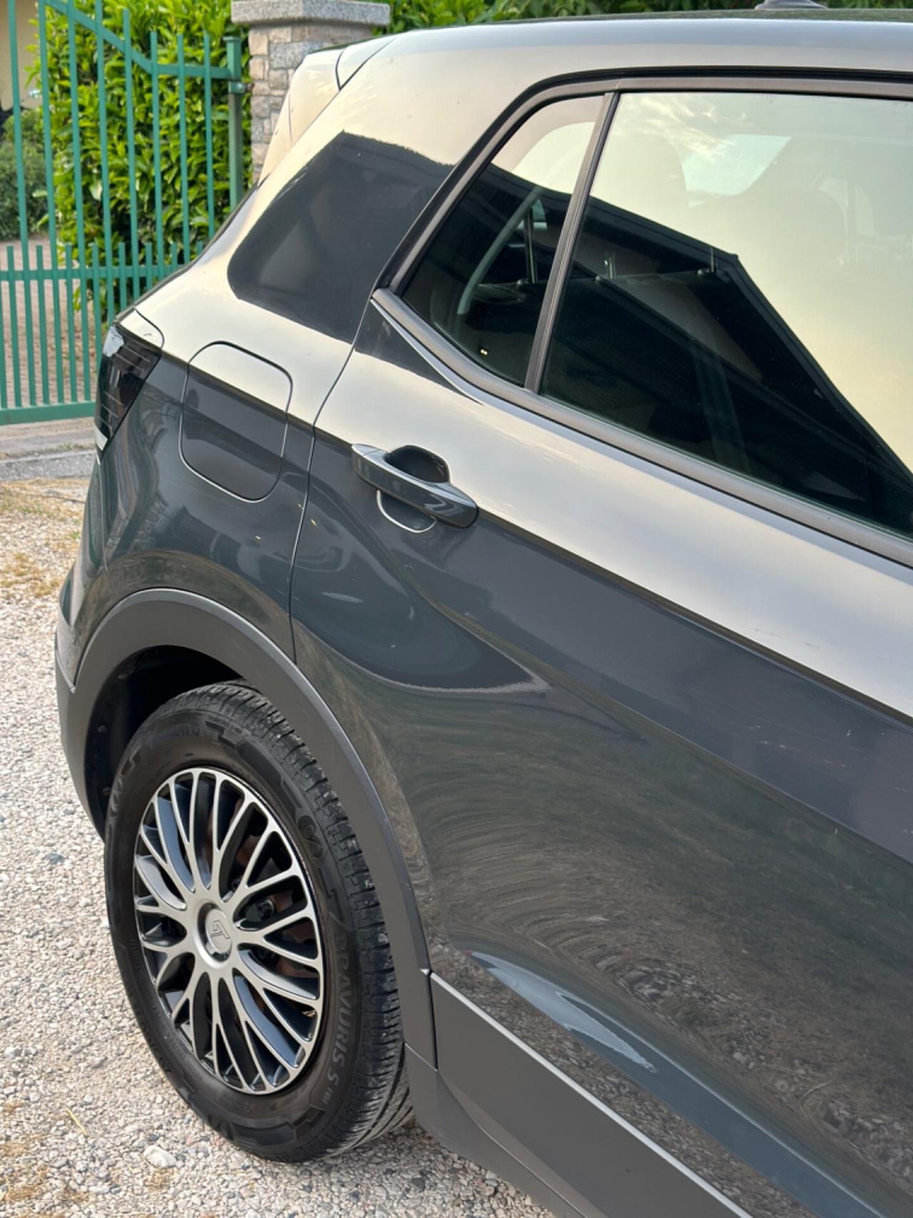 Volkswagen T-CROSS 1.6 TDI STYLE EURO6B LANEASS FRONTASS