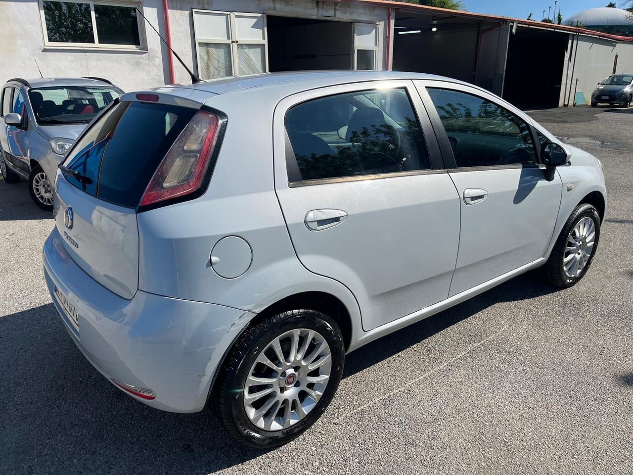 Fiat Grande Punto g.punto-5P-1.4 metano-8v-full-2013