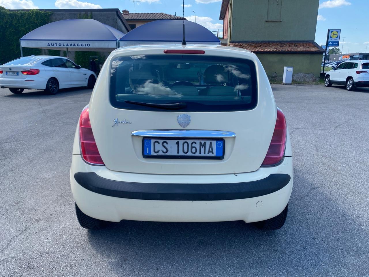 Lancia Ypsilon 1.2 16V Argento