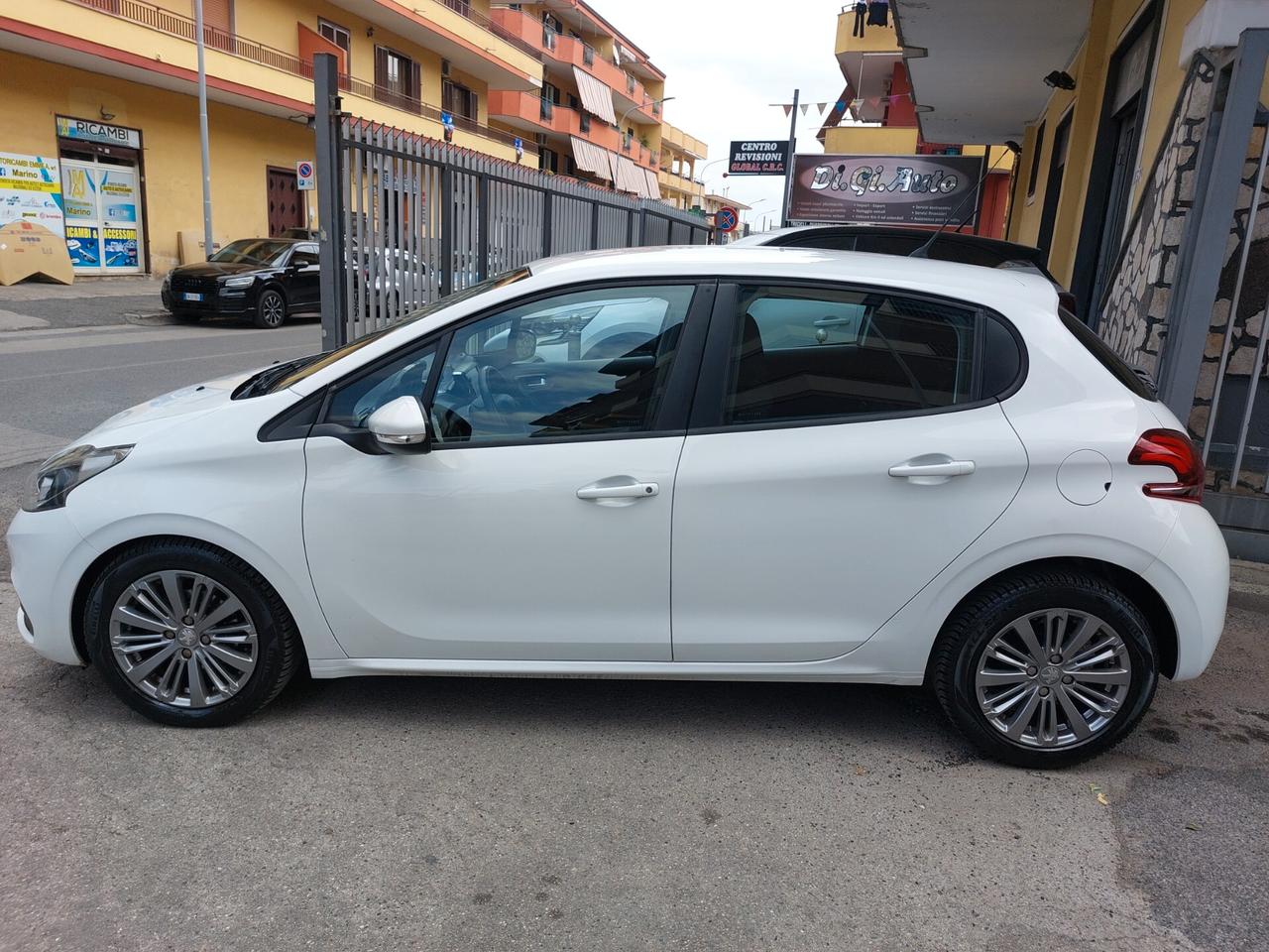 Peugeot 208 1.2 Gpl 82 Cv 5p Allure