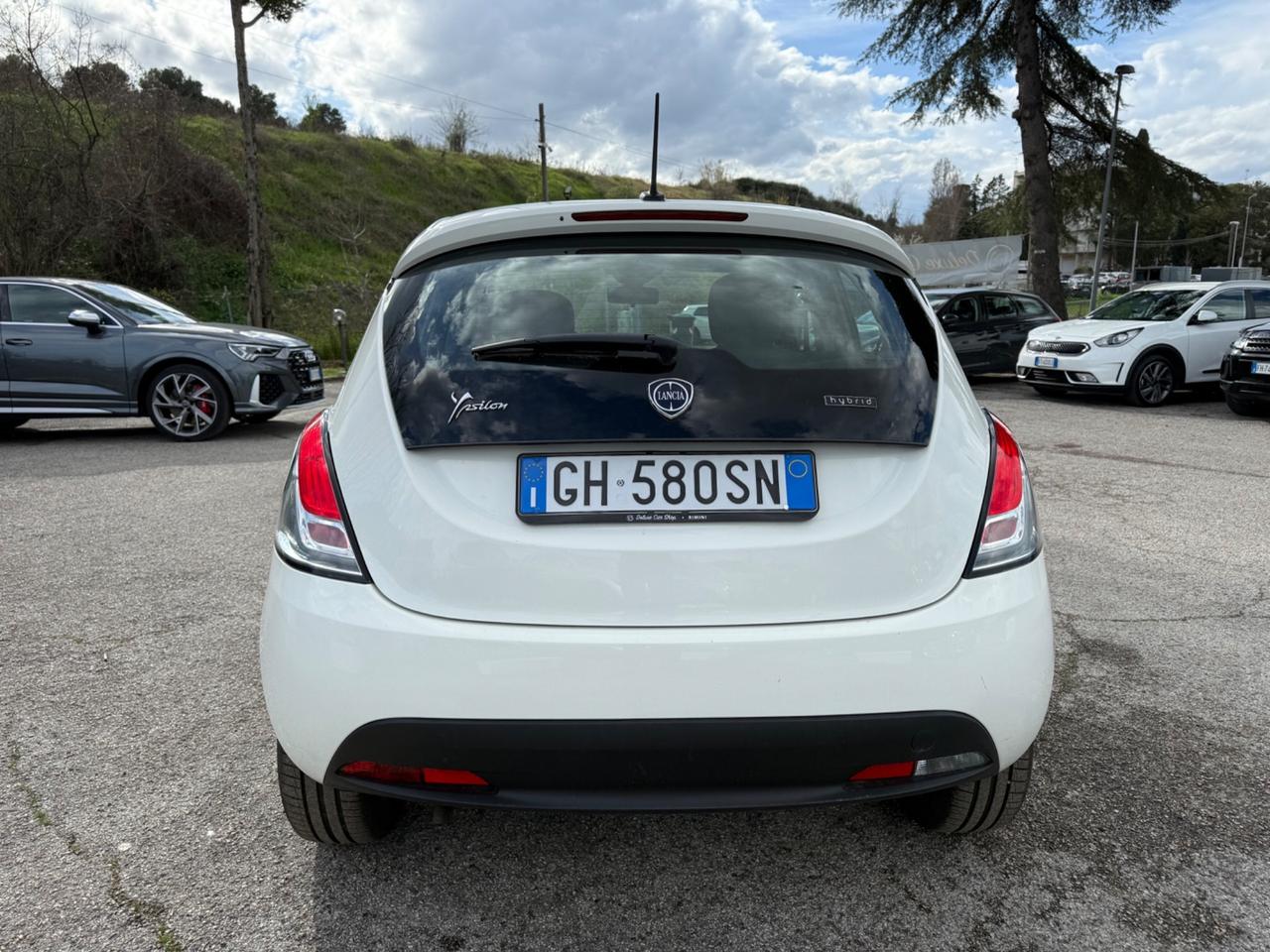 Lancia Ypsilon 1.0 FireFly 5 porte S&S Hybrid Ecochic Silver