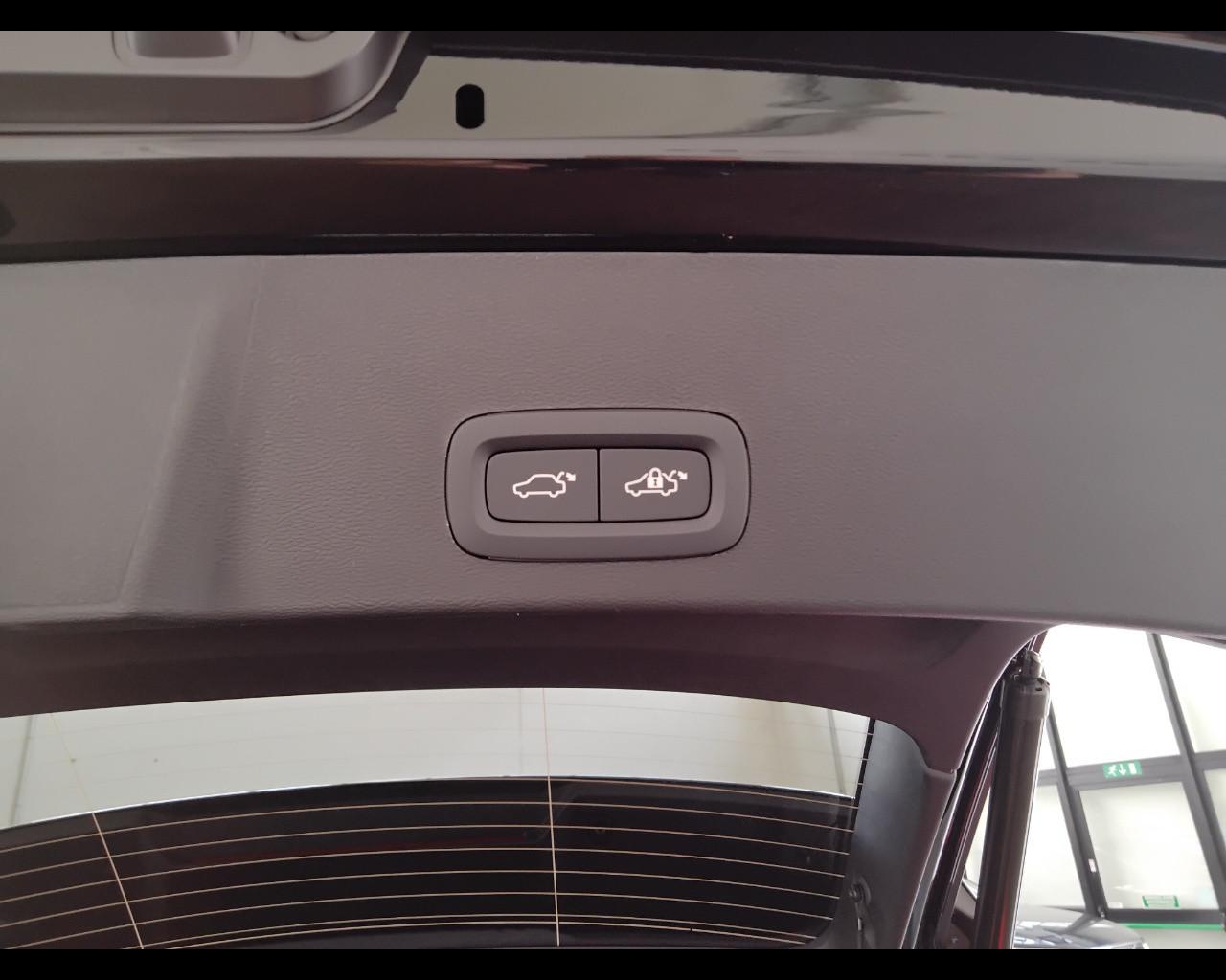 VOLVO XC40 2023 - XC40 2.0 b3 Plus Black Edition auto