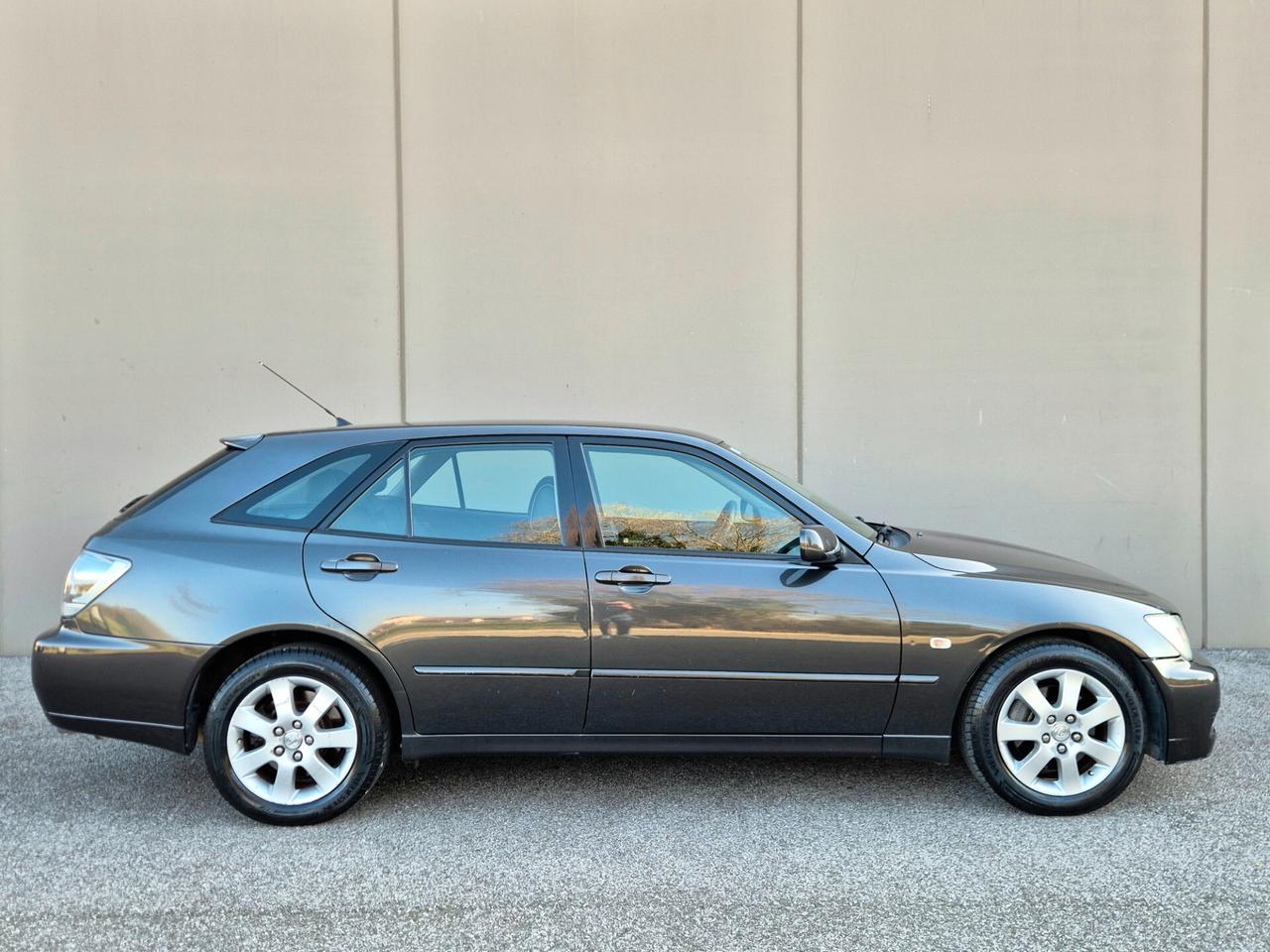 Lexus IS 200 200i 24V cat Wagon Plus