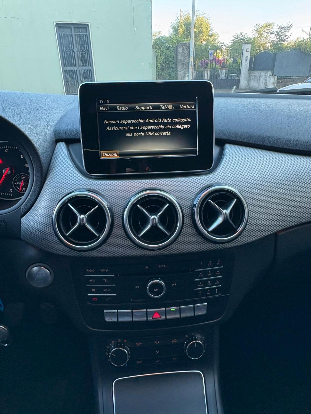 Mercedes-benz B 200 d Premium