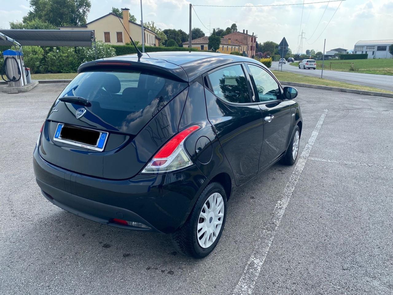 Lancia Ypsilon 1.2 69 CV 5 porte GPL Ecochic Silver
