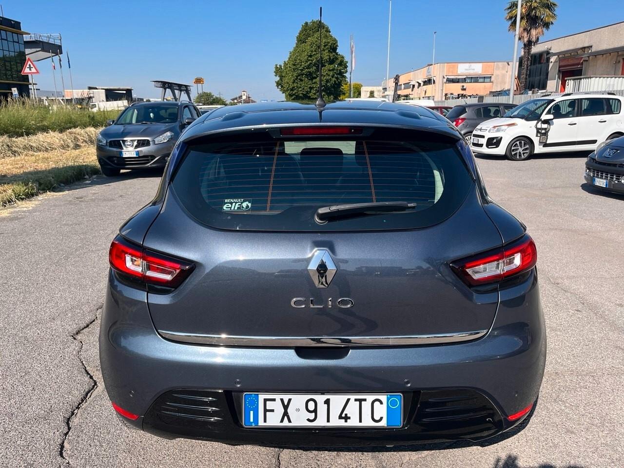 Renault Clio TCe 12V 90 CV 5 porte Moschino Zen