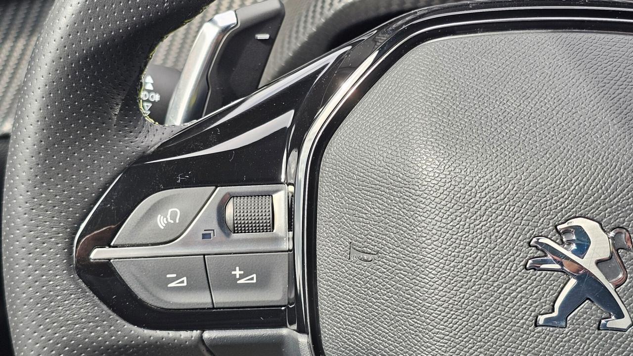 Peugeot 2008 PureTech 130cv S&S EAT8 GT