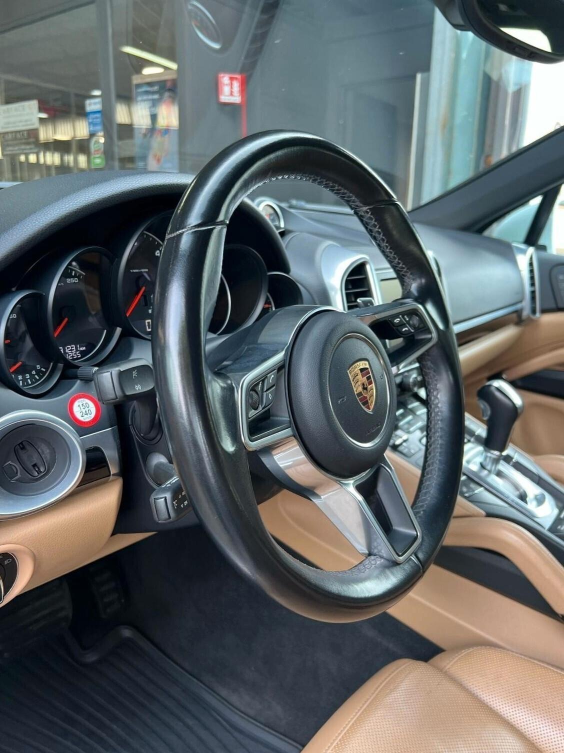 Porsche Cayenne 3.0 Diesel 236CV - 2017