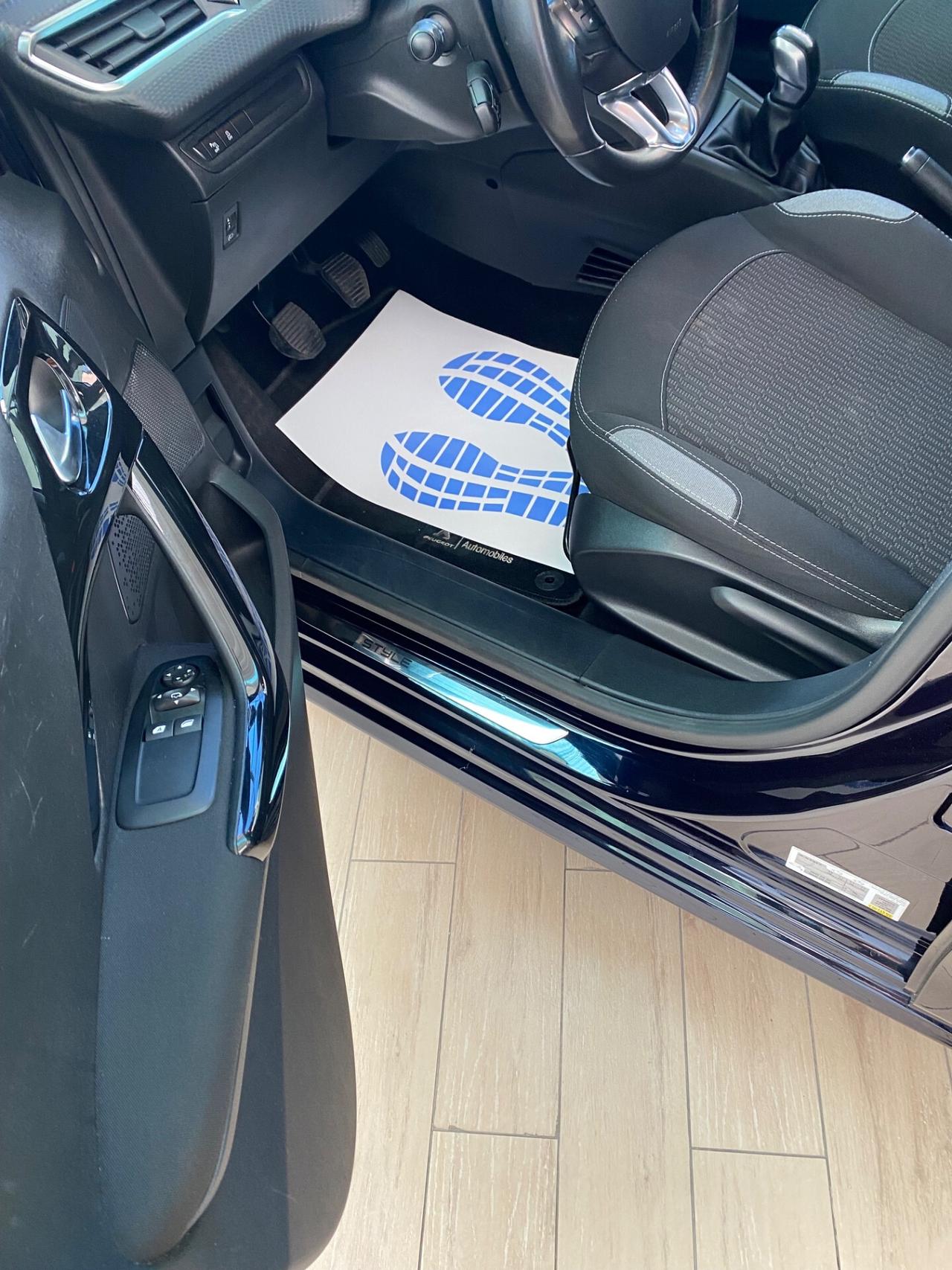 Peugeot 208 puretech Style