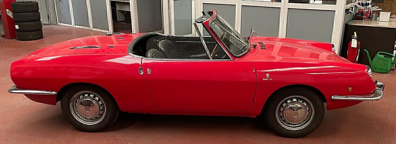 FIAT 850 SPORT SPIDER CON HARD-TOP IN TINTA.