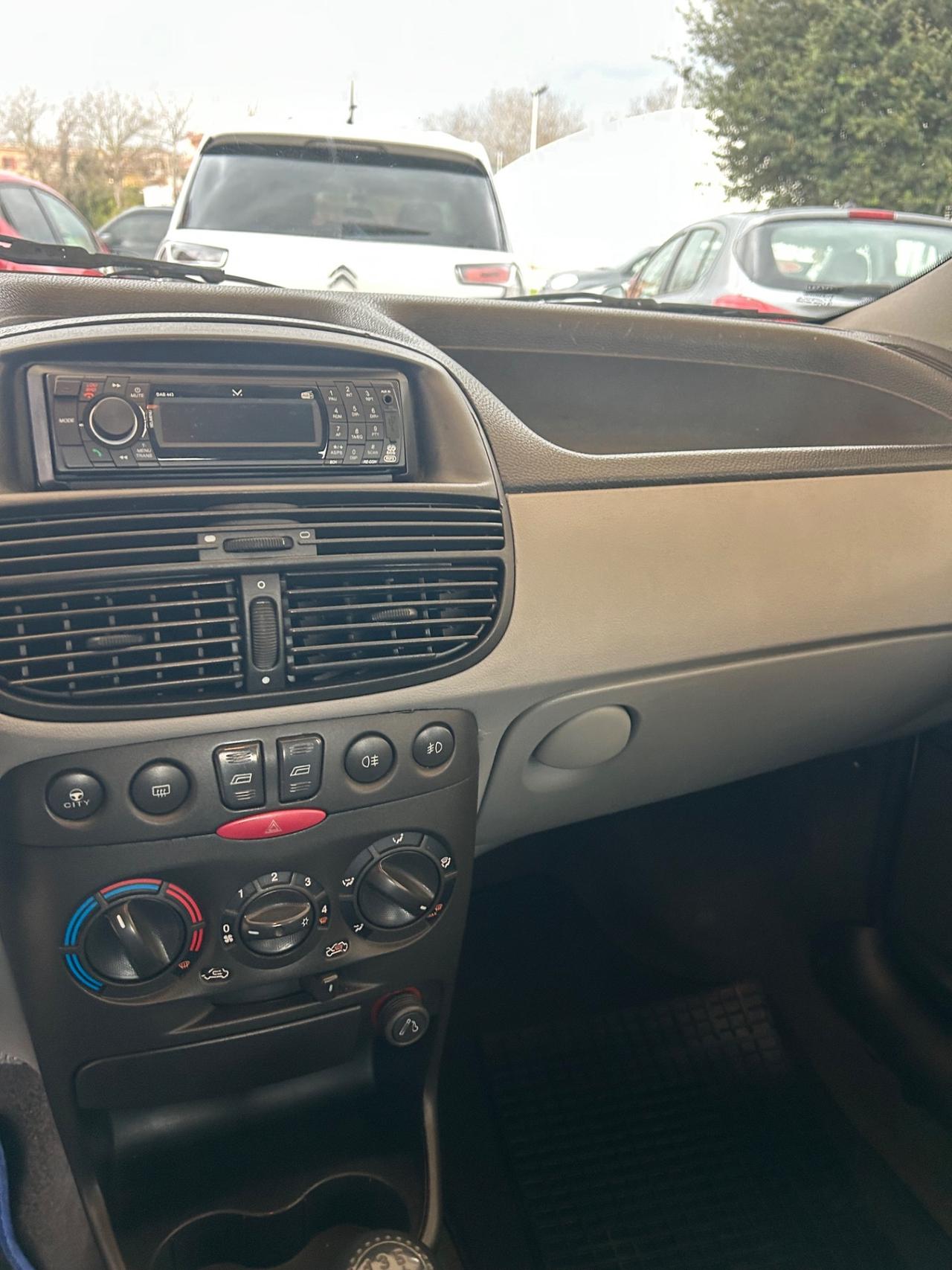 Fiat Punto 1.2i cat 5 porte ELX