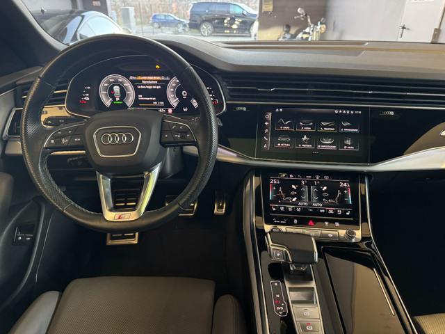 AUDI Q8 55 TFSI e quattro tiptronic S LINE