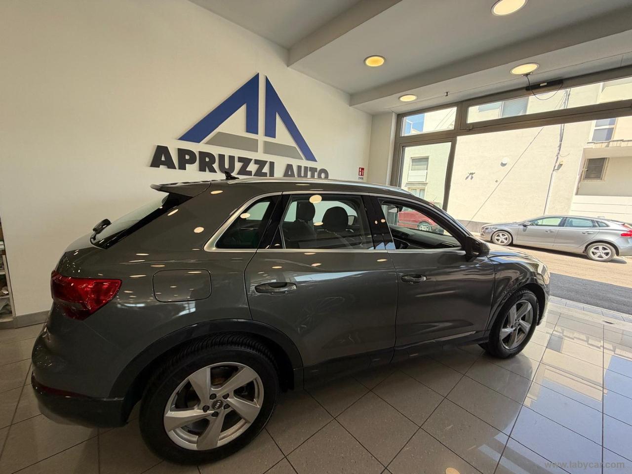 AUDI Q3 35 TDI S tronic Business Advanced