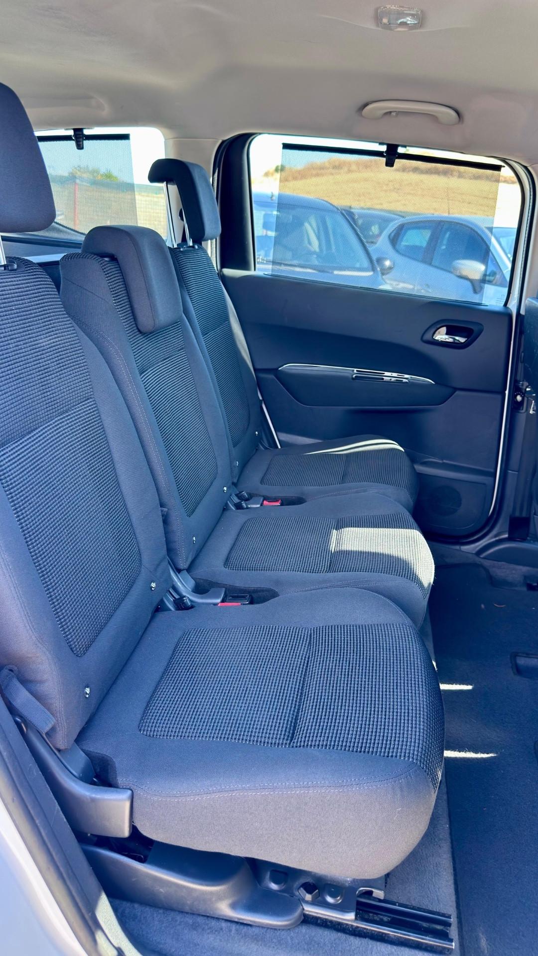 Peugeot 5008 1.6 HDi 115CV Allure