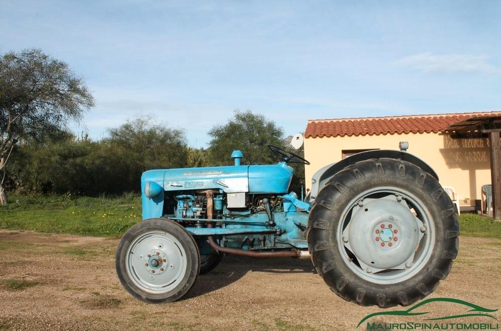 TRATTORE AGRICOLO FORD DEXTA 35 CV