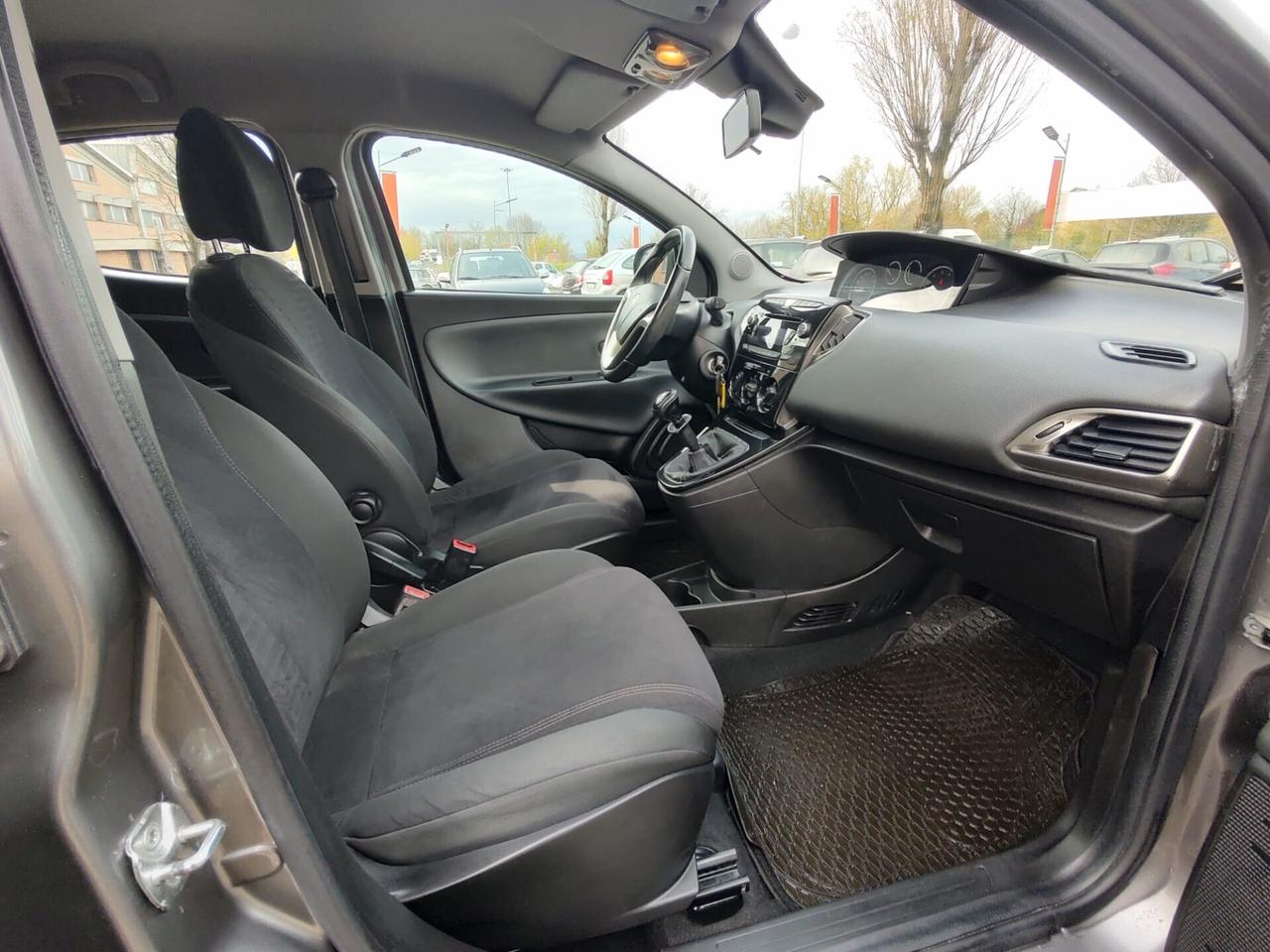 Lancia Ypsilon 1.2 69 CV 5 porte GPL Ecochic Silver, OK NEOPATENTATI, GARANZIA L.12 MESI