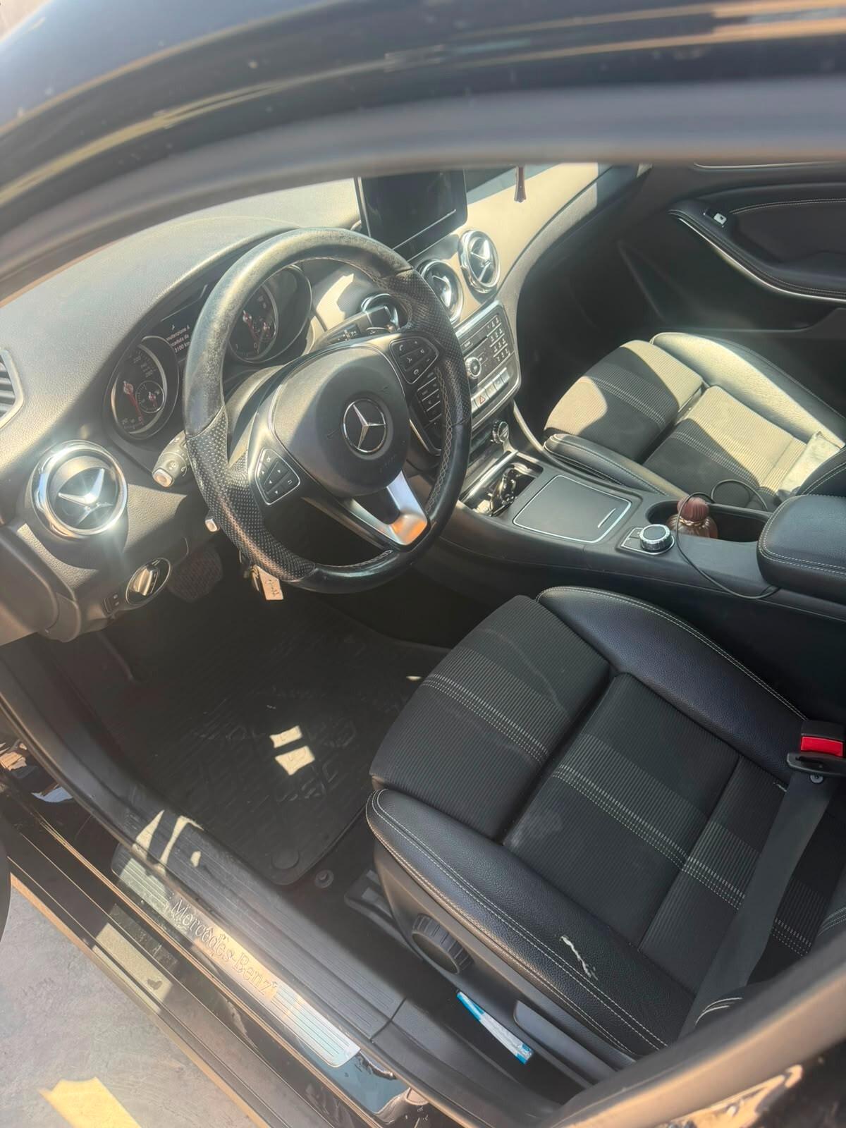 Mercedes-benz GLA 200 d Automatic Premium