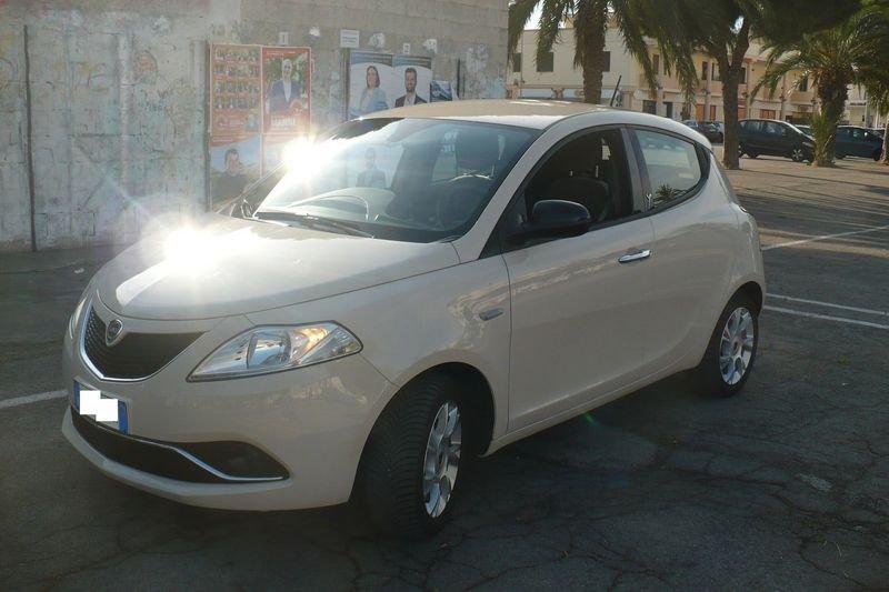 Lancia Ypsilon 1.2 69 CV 5 porte Silver