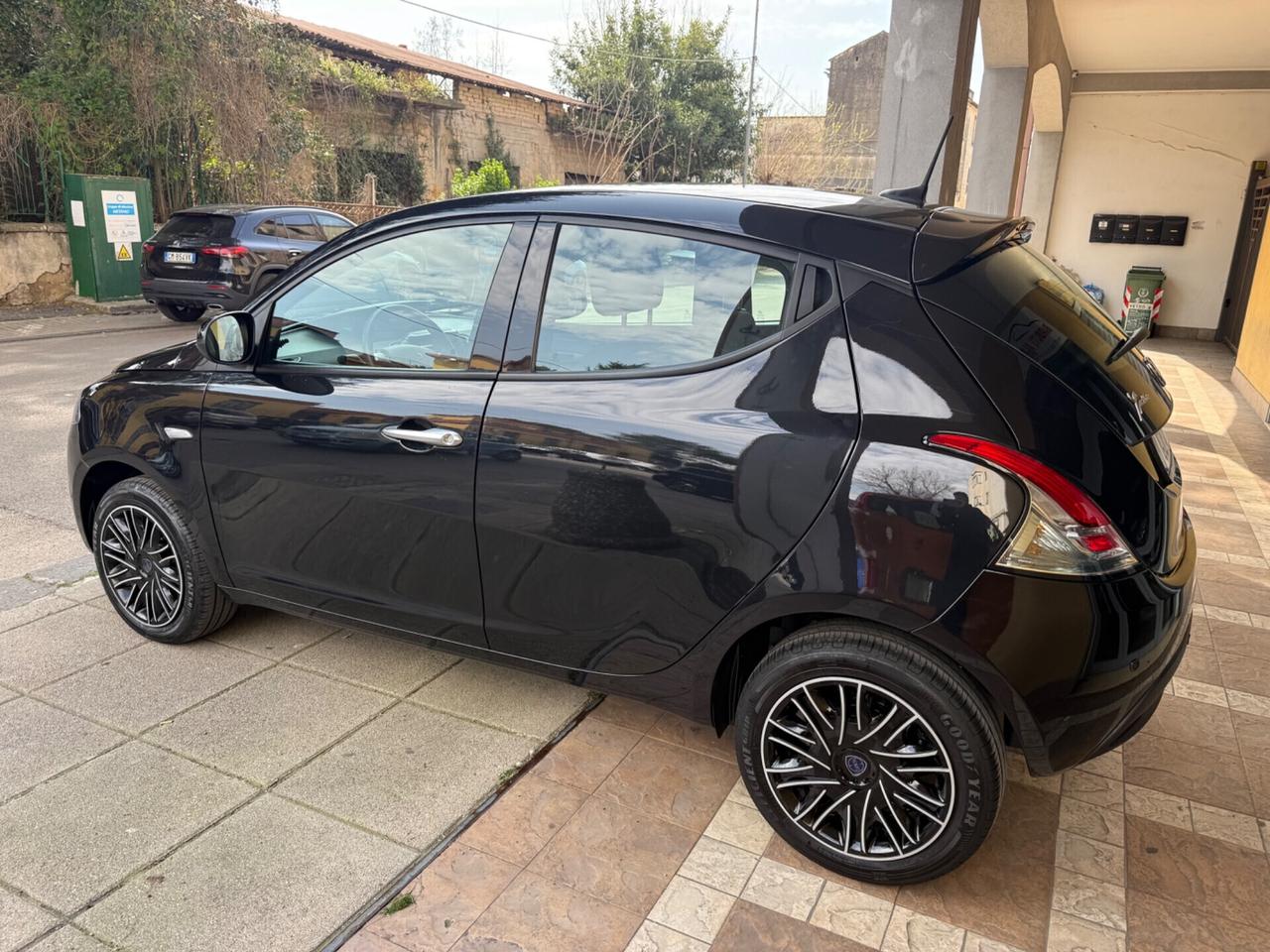 Lancia Ypsilon 2023 - 1.0 FireFly 5 porte S&S Hybrid Gold