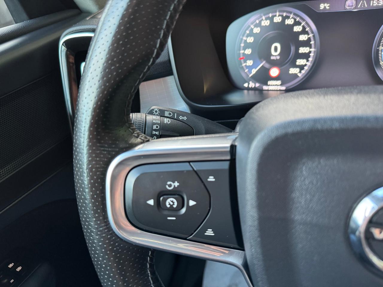 Volvo XC40 D3 AWD MOMENTUM GEART 1P GARANZIA24MESI