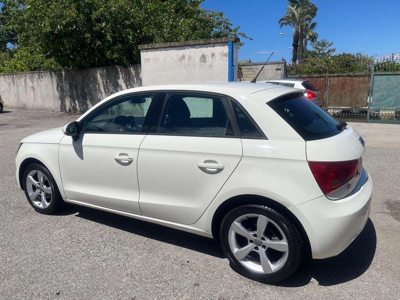 Audi A1 5P-1.6 tdi/90cv-full-2014