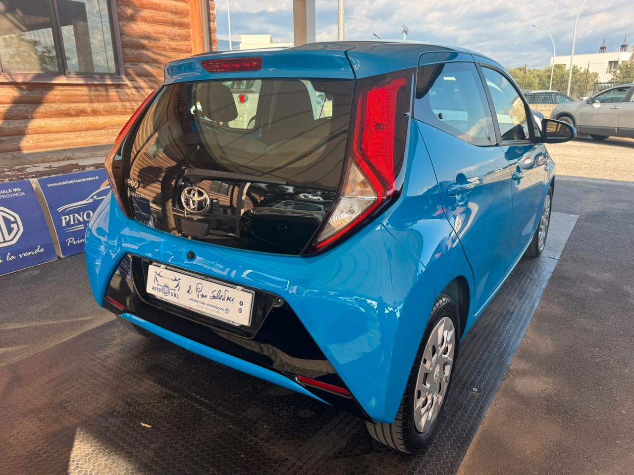 Toyota Aygo Connect 1.0 VVT-i 72 CV 5 porte x-play