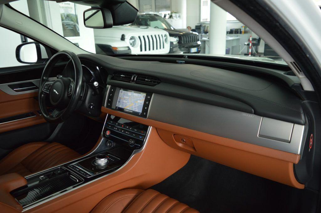 JAGUAR XF 2.0 D 180 CV aut. Portfolio MOTORE NUOVO