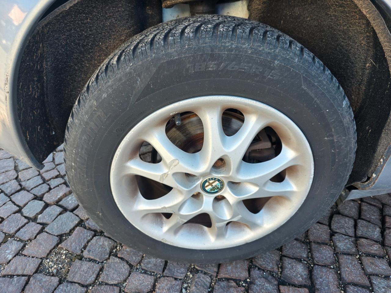 Alfa Romeo 147 1.9 JTD (115 CV) cat 3p. Distinctive