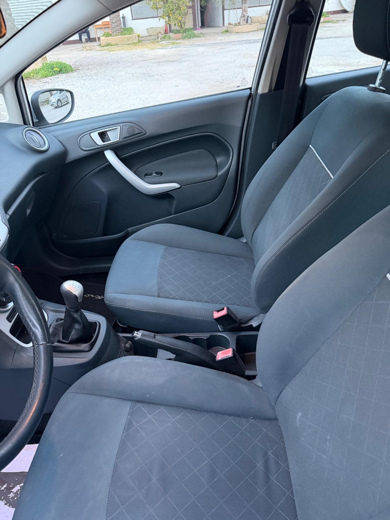 Ford Fiesta 1.4 TDCi 70CV 5 porte Titanium