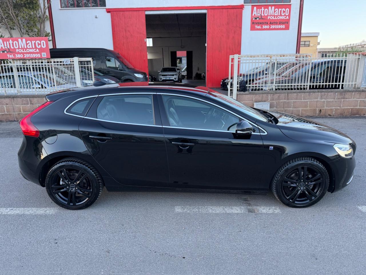 Volvo V40 D2 R-design Momentum