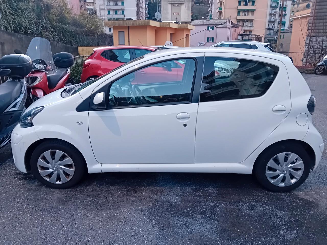 Toyota Aygo 1.0 12V VVT-i 5 porte Active Connect