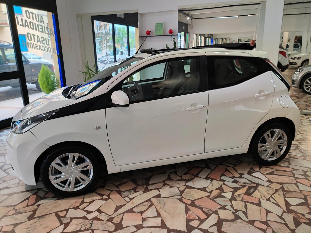 Toyota Aygo 1.0 VVT-i 69 CV 5 porte x-cite