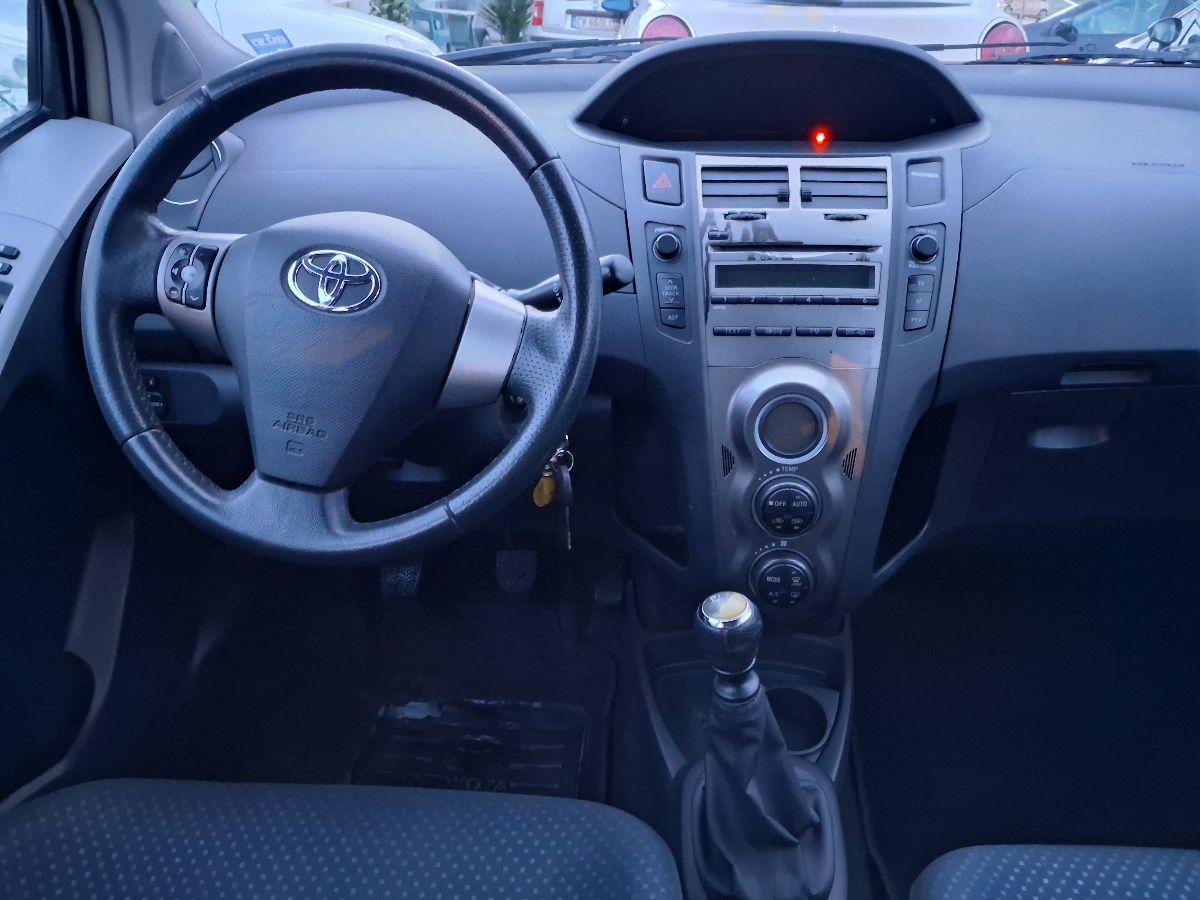 TOYOTA - Yaris - 1.0 5p. Sol